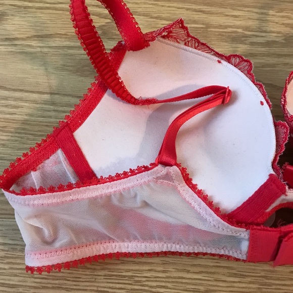 Victoria's Secret Bra - Picture 6 of 6
