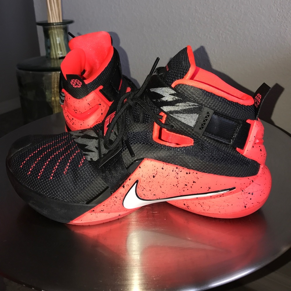 Men's Lebron Soldier IX Basketball Shoe