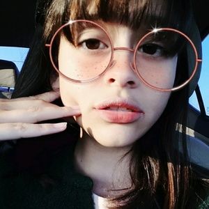 Meet your Posher, Selena