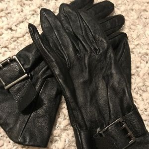 Nine West black faux leather gloves