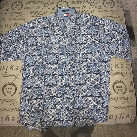 Tommy Hilfiger button-up - Picture 1 of 2