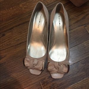 Textured beige and gold open toe