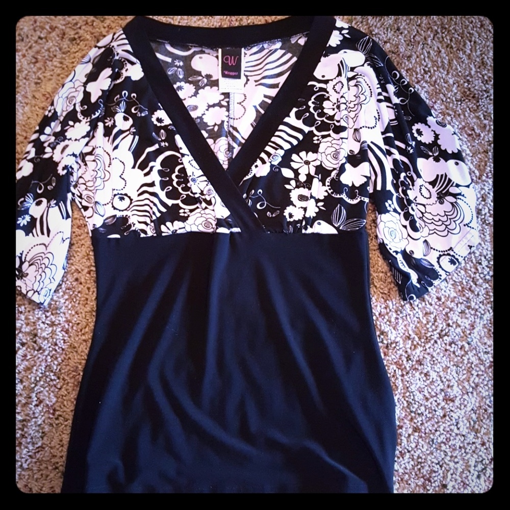 Flowered low-cut top