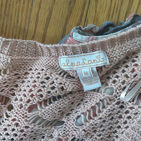 Boutique label: Crocheted cardigan/shrug - Picture 2 of 3