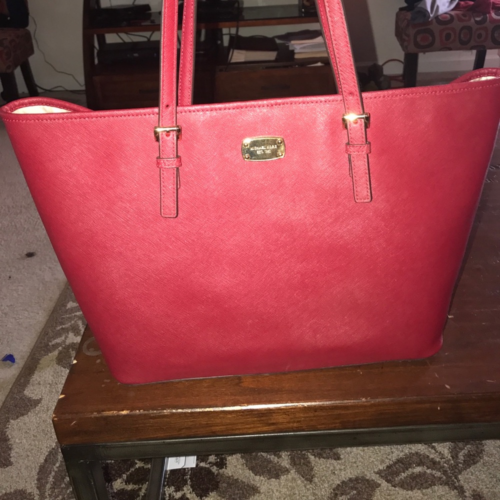 Michael Kors Jet Set Traveler Bag