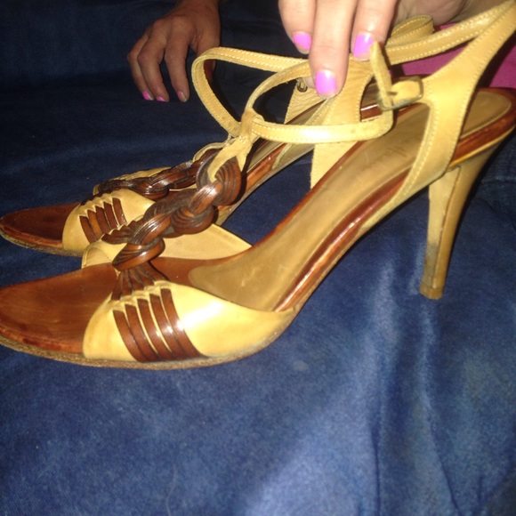 Colehaan Italian leather heals - Picture 2 of 4