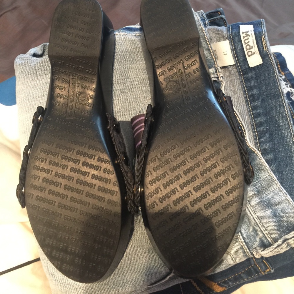 Sandals - Picture 2 of 2