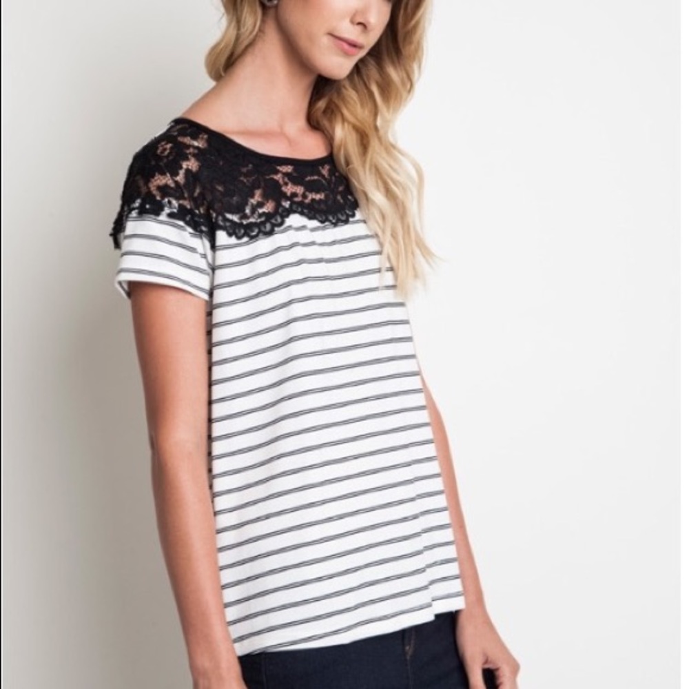 LAST ONE! Striped shirt with lace neckline - Picture 2 of 4