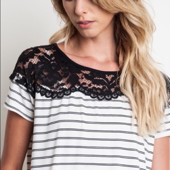 LAST ONE! Striped shirt with lace neckline - Picture 3 of 4