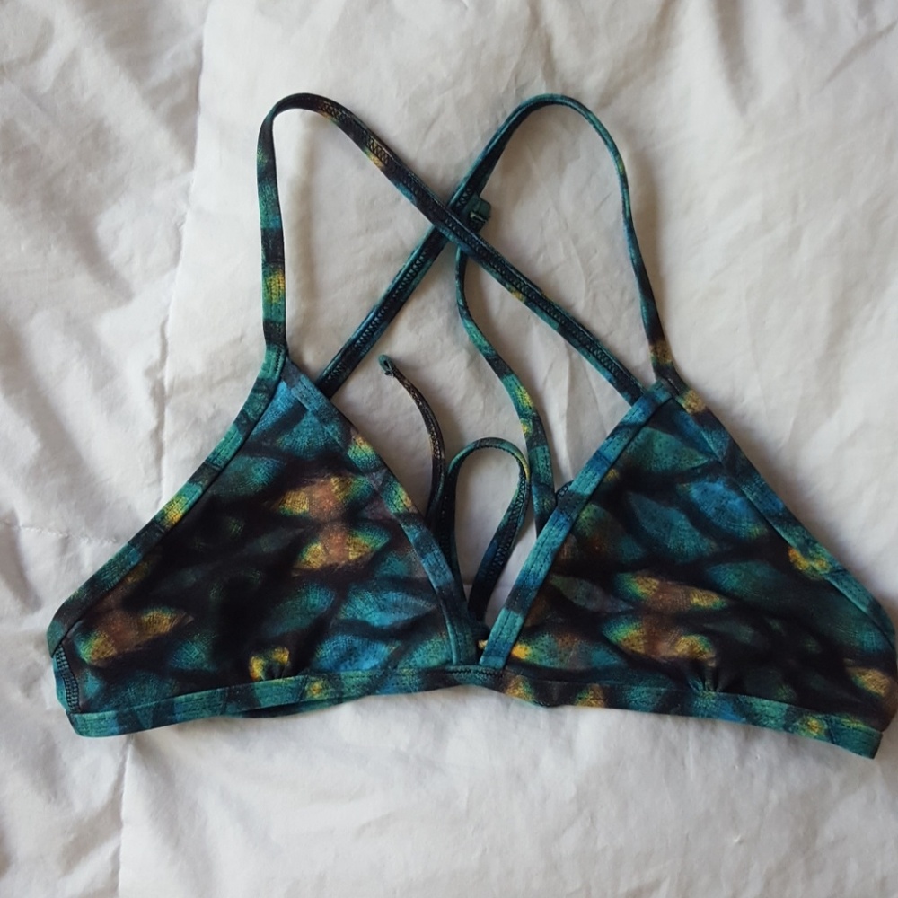 🚫SOLD🚫Rare Jolyn Fins Print Triangle Top NWT M