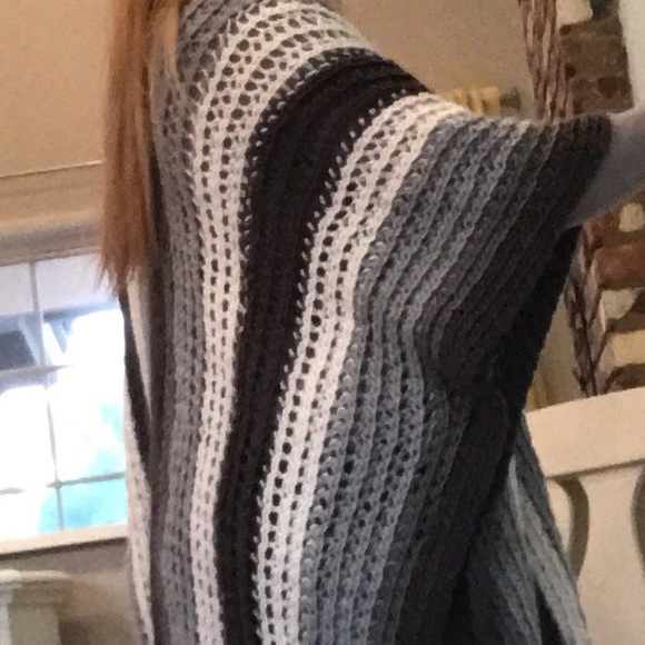 ❄️Winter Gray Shawl ❄️ 1 Left - Picture 7 of 7