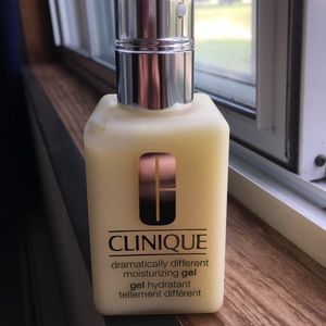 Clinique Dramatically Different Moisturizing Gel
