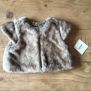 🎉HP🎉 NWT Faux Fur infant vest, 0-3 months