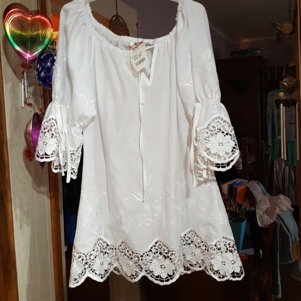NWOTGS. LACY LONG PEASANT TYPE BLOUSE L/XL