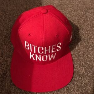 Married to the Mob Bitches Hat NWOT