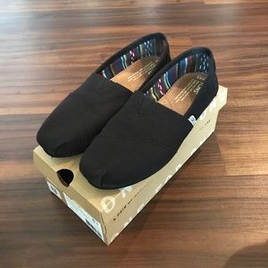 TOMS Classic Canvas Slip-On