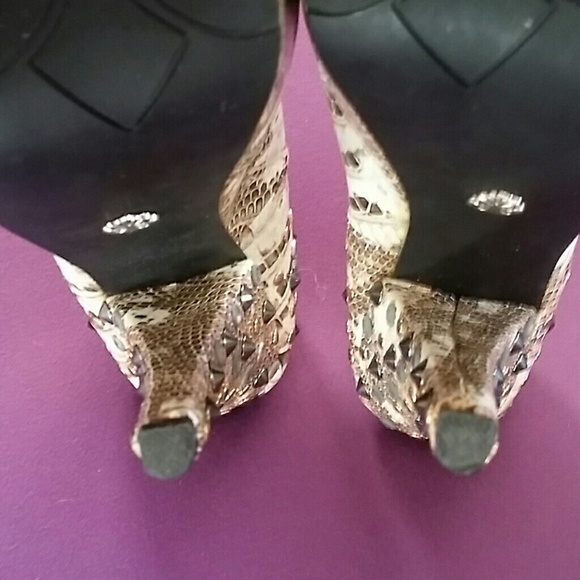 Platform, Peep Toe, Printed Heels with Gemstones - Picture 3 of 6