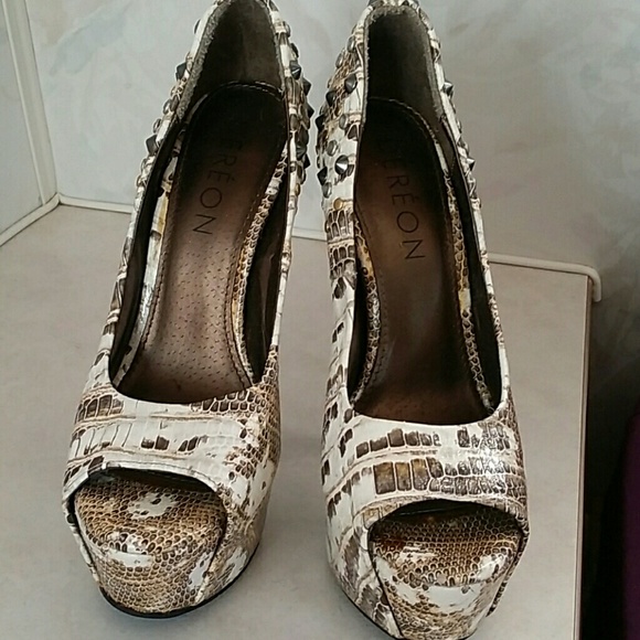 Platform, Peep Toe, Printed Heels with Gemstones - Picture 5 of 6