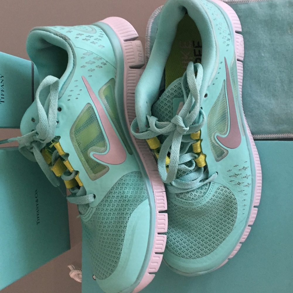 NWOT Tiffany Blue Nike Free 5.0