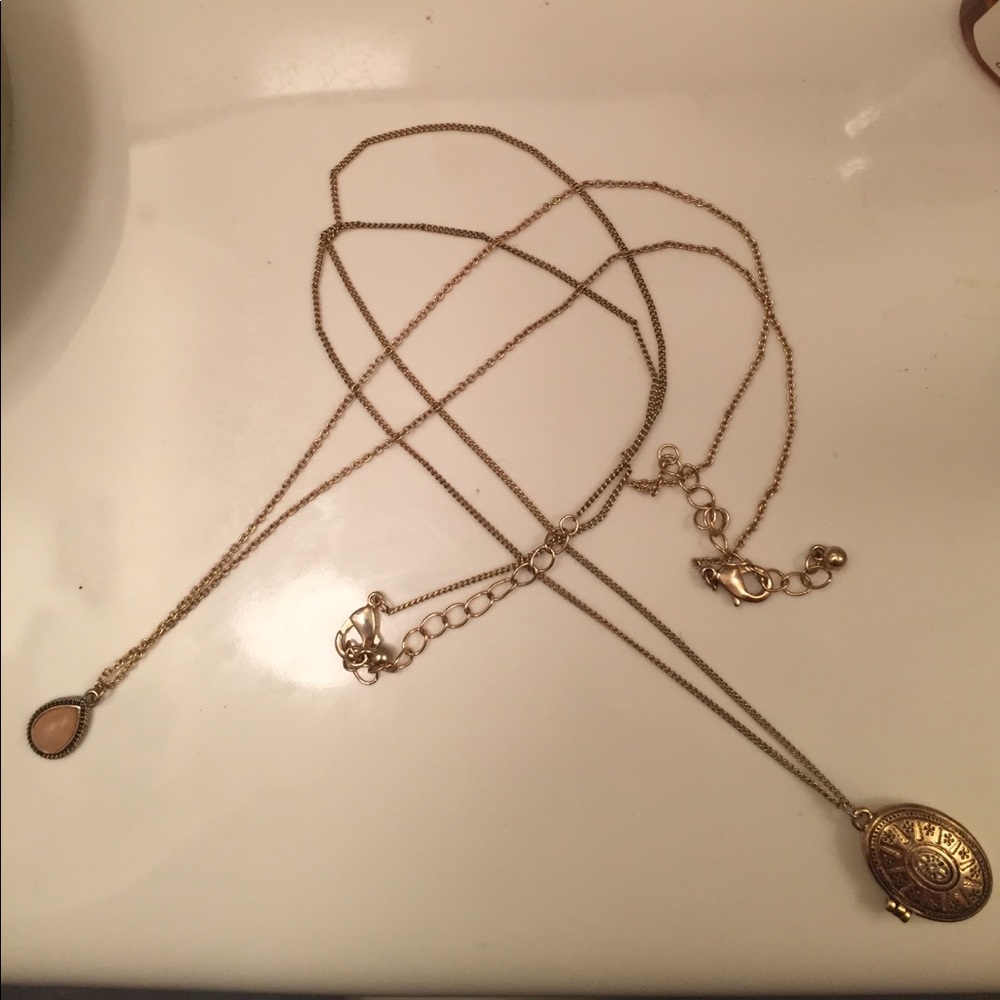 Set of two new gold necklaces