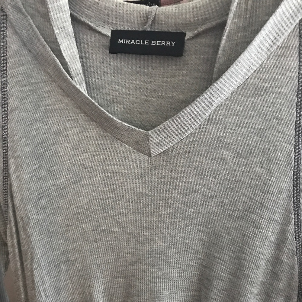 Hilow relaxed fit dress with hoodie - Picture 3 of 3