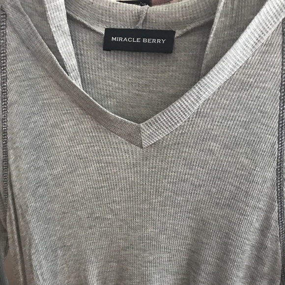 Hilow relaxed fit dress with hoodie - Picture 3 of 3