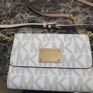 Michael Kors Leather Smartphone Crossbody