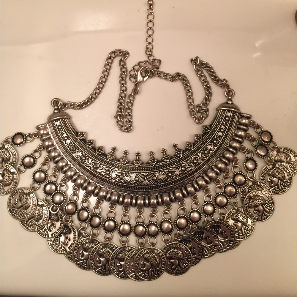 Frank collarbone necklace