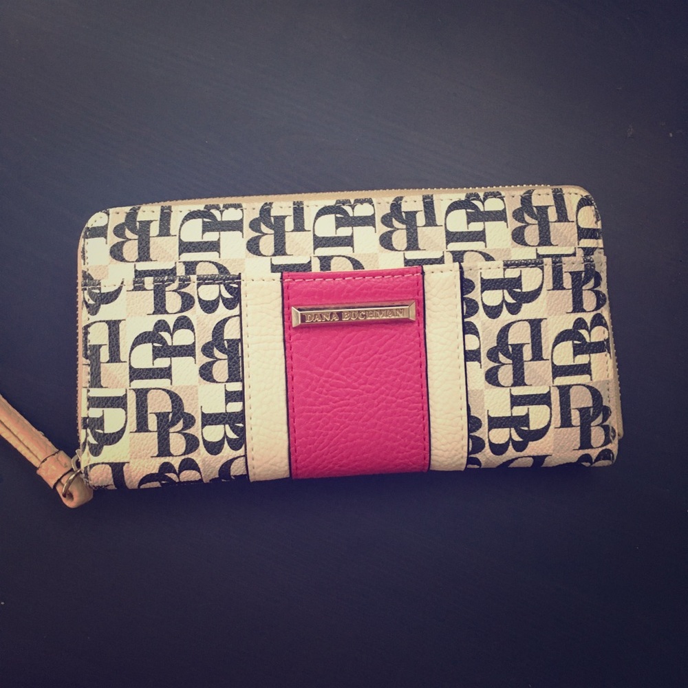 💕Lovely Signature Wallet/wristlet💕
