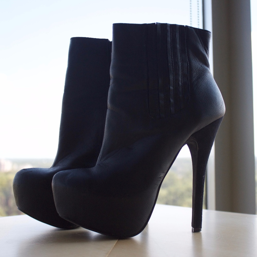 JustFab Platform Ankle Boot-Black-5.5