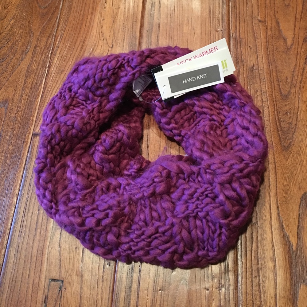 NWT Capelli Neck Warmer