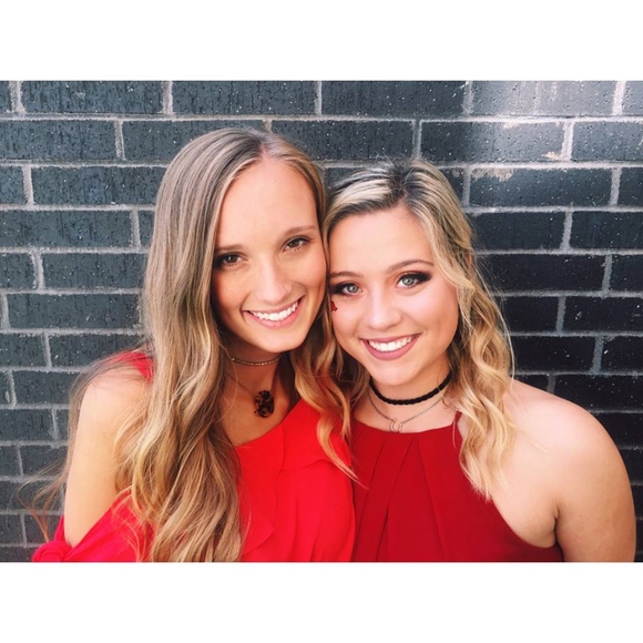 Meet your Posher, Madison - Picture 2 of 3