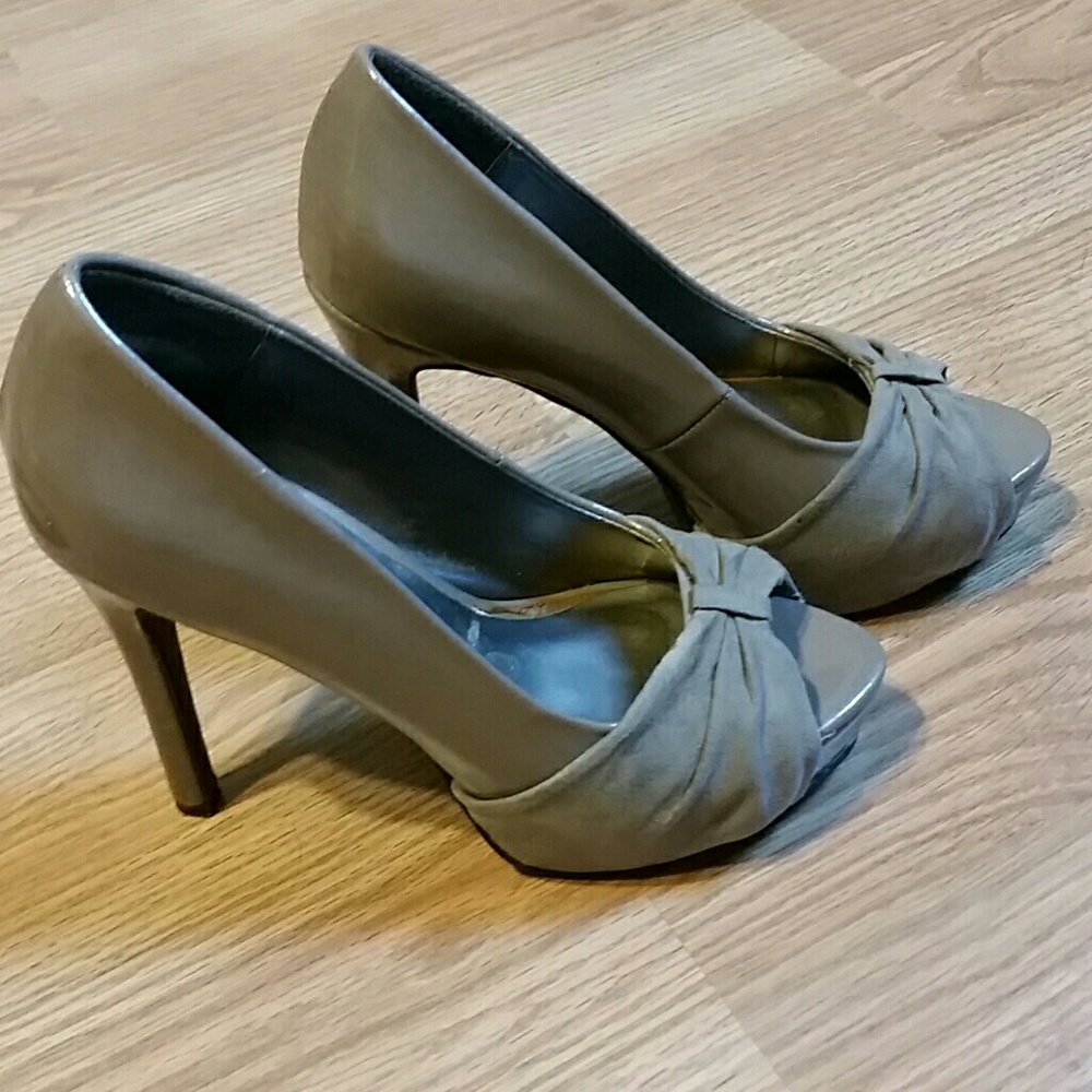 Shoes - Picture 3 of 4