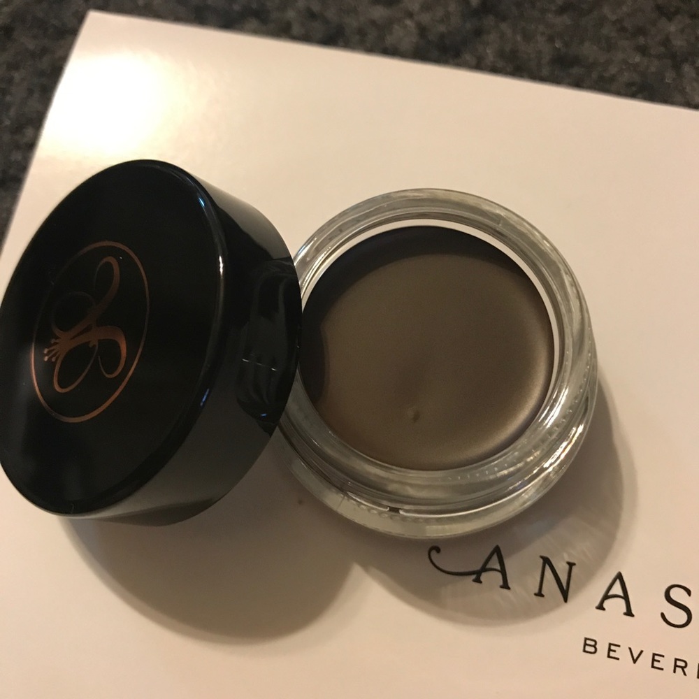 ABH Dipbrow Pomade in Chocolate 🍫