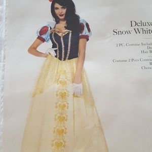 Snow white Halloween costume