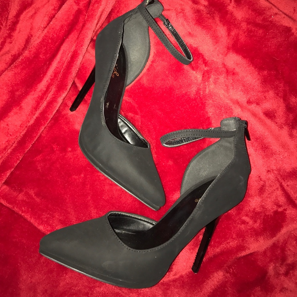 Suede black heels