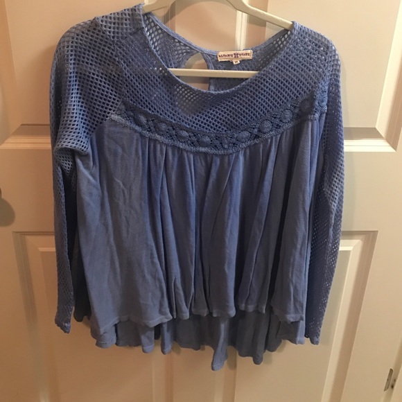 Tops - Blue/ purple flowy top with crochet detail