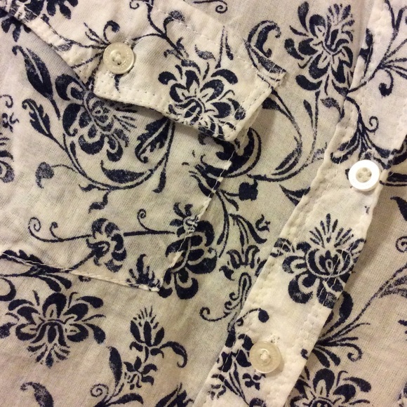 Aeropostale collared long sleeve! - Picture 2 of 3