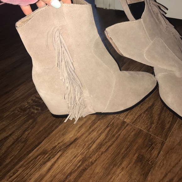 Shoes - Tan wedges