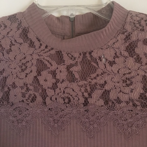 Lace collared top - Picture 2 of 4