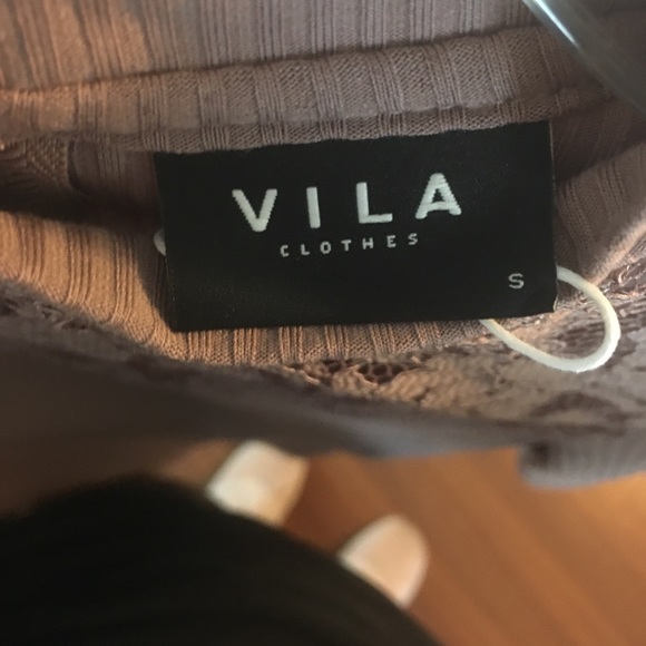 Lace collared top - Picture 4 of 4