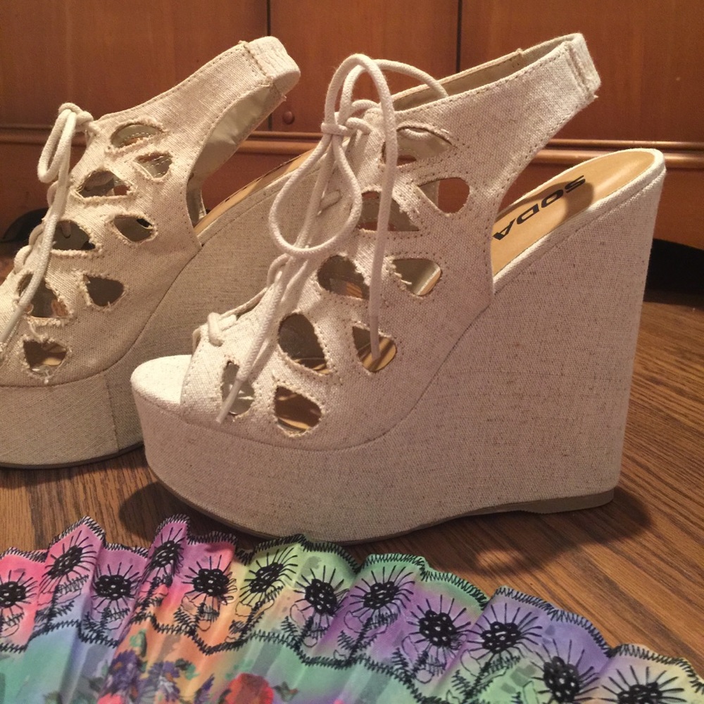 💕Peep toe lace up wedges - Picture 2 of 8