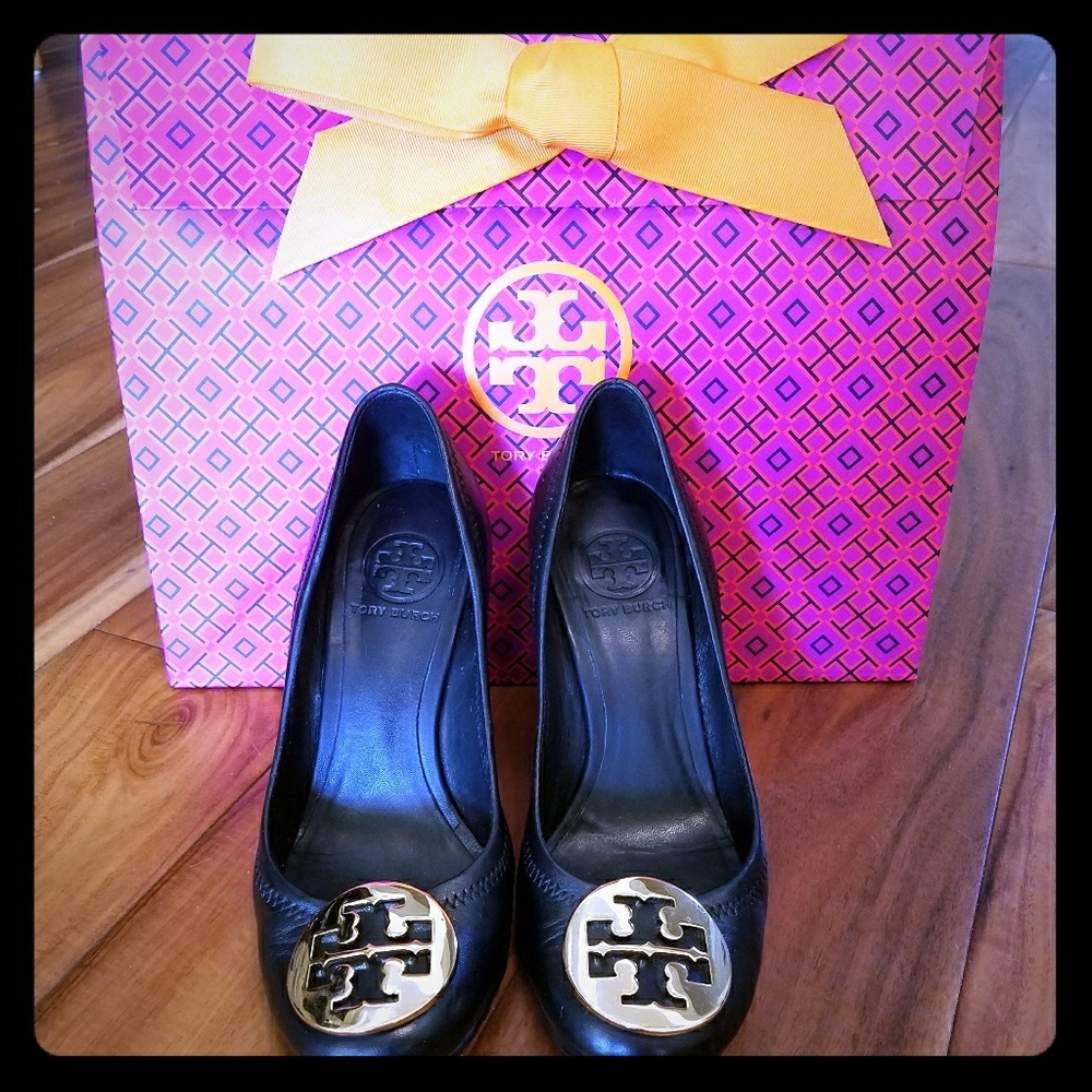 Tory Burch Sally wedge size 5