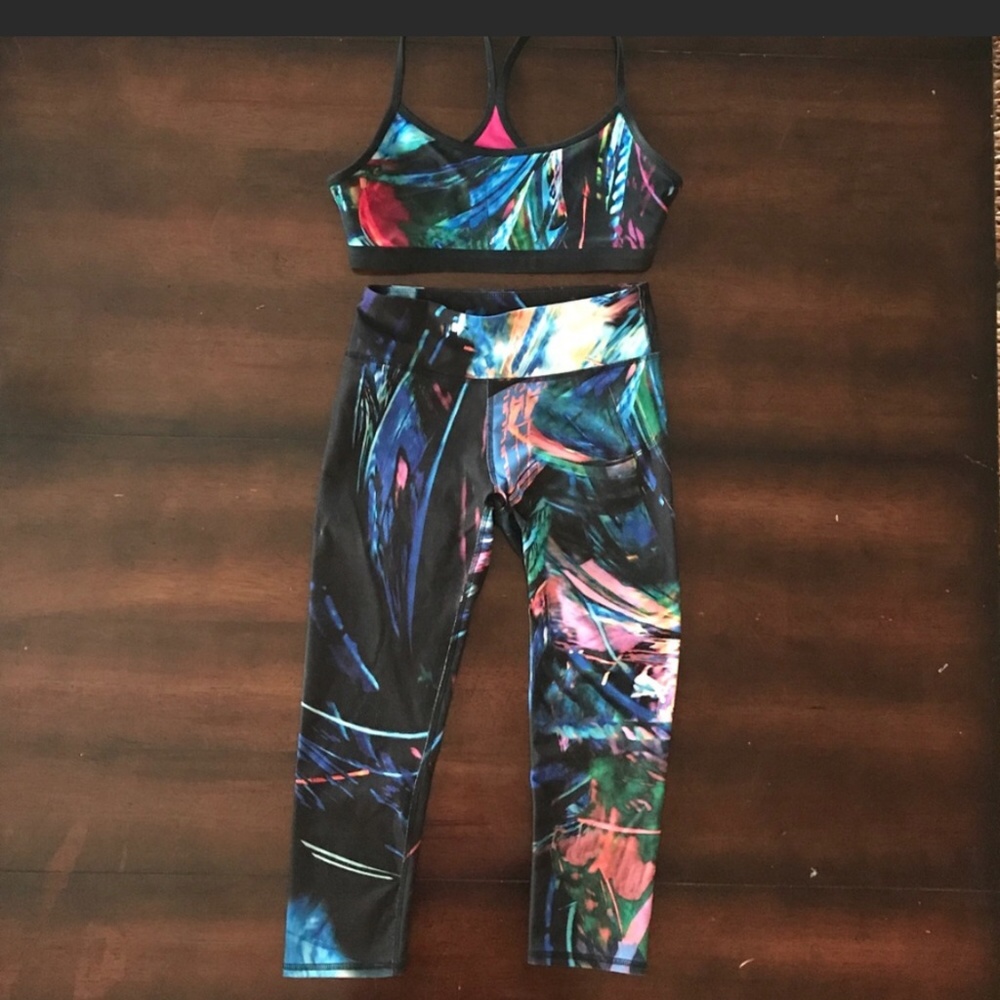 FABLETICS matching SPORTS BRA and LEGGING SET