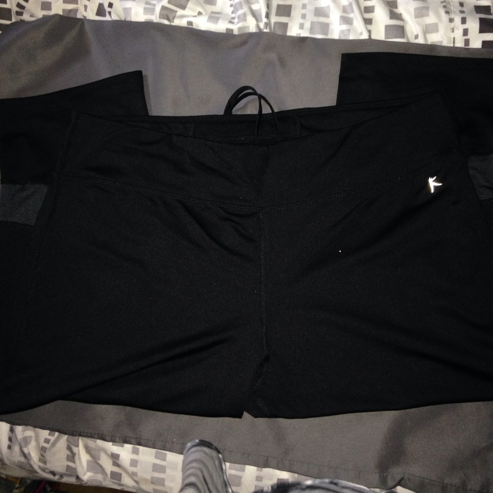 ~*DANSKIN*~ Capri yoga size 16-18. Dri-fit