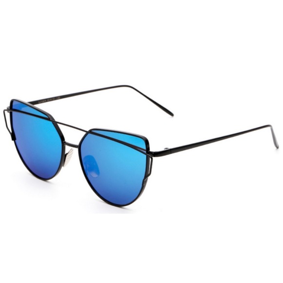 Accessories - NEW • Black and Blue Modern Sunglasses Accessories - NEW • Black and Blue Modern Sunglasses