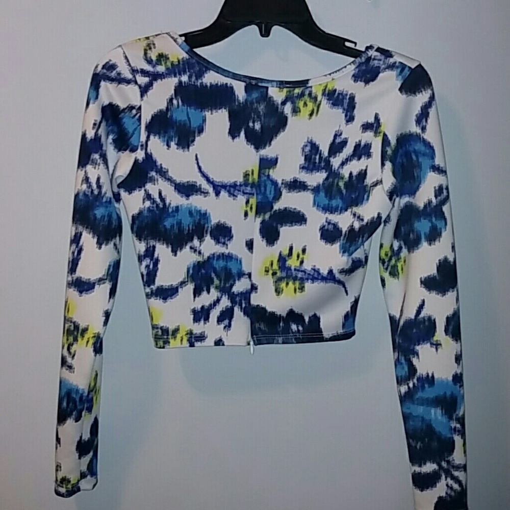 Long sleeve Crop Top - Picture 2 of 3