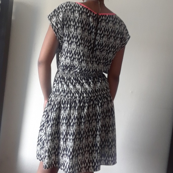 Patterned Dress - Picture 2 of 2