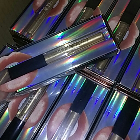 Huda metallic lip gloss(Ritzy is shimmering gold📦 - Picture 2 of 4