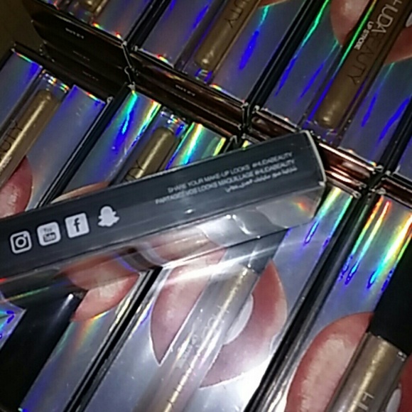 Huda metallic lip gloss(Ritzy is shimmering gold📦 - Picture 4 of 4